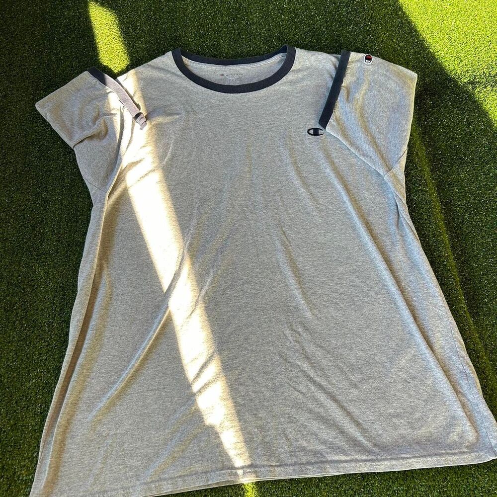 Champion Men's Grey and Cream T-shirt